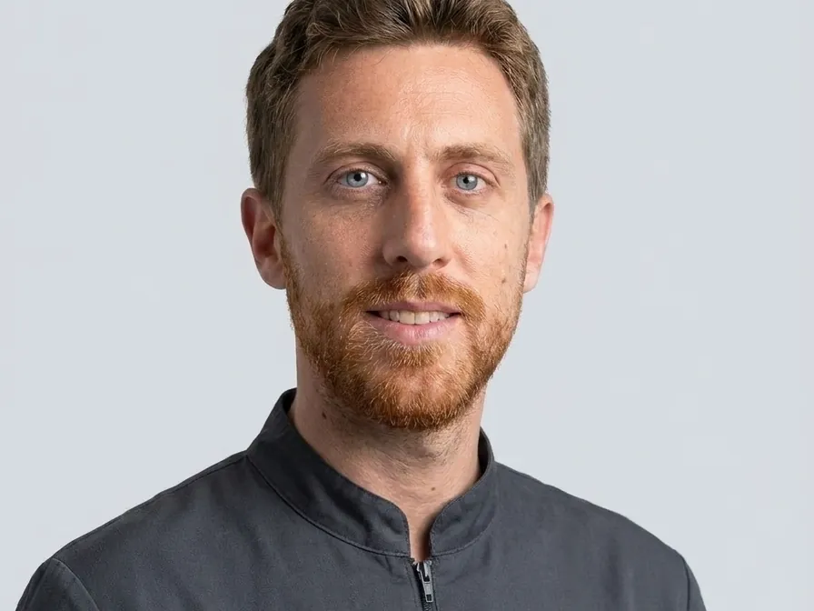 Il Dott. Andrea Di Stefano, odontoiatra dello studio dentistico di Ghezzano, Pisa