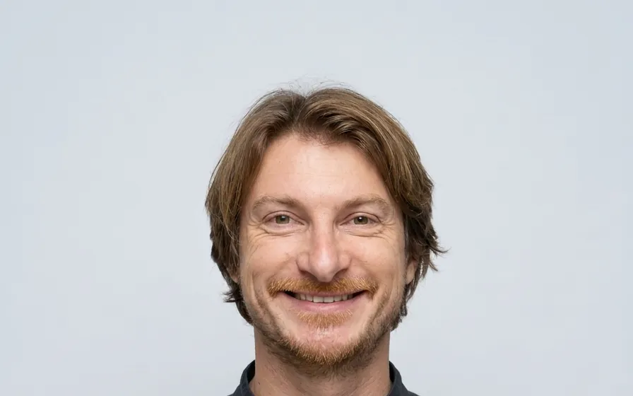 Il Dott. Edoardo Palla, direttore sanitario dello studio dentistico di Via Carducci a Ghezzano, Pisa