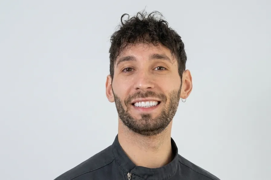 Il Dott. Antonio Rizzica, igienista dentale dello studio di Ghezzano, Pisa