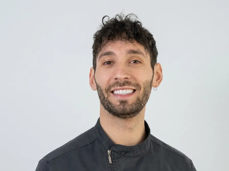 Il Dott. Antonio Rizzica, igienista dentale dello studio di Ghezzano, Pisa
