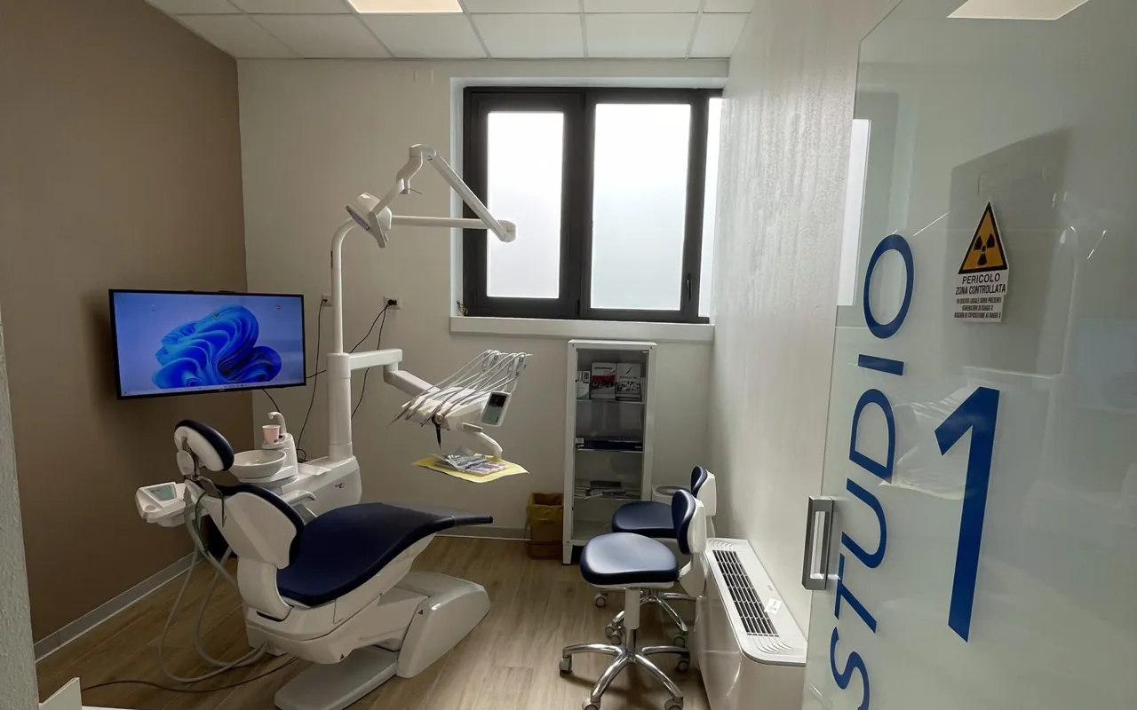 La sala operativa 1 dello studio dentistico di Via Carducci a Ghezzano