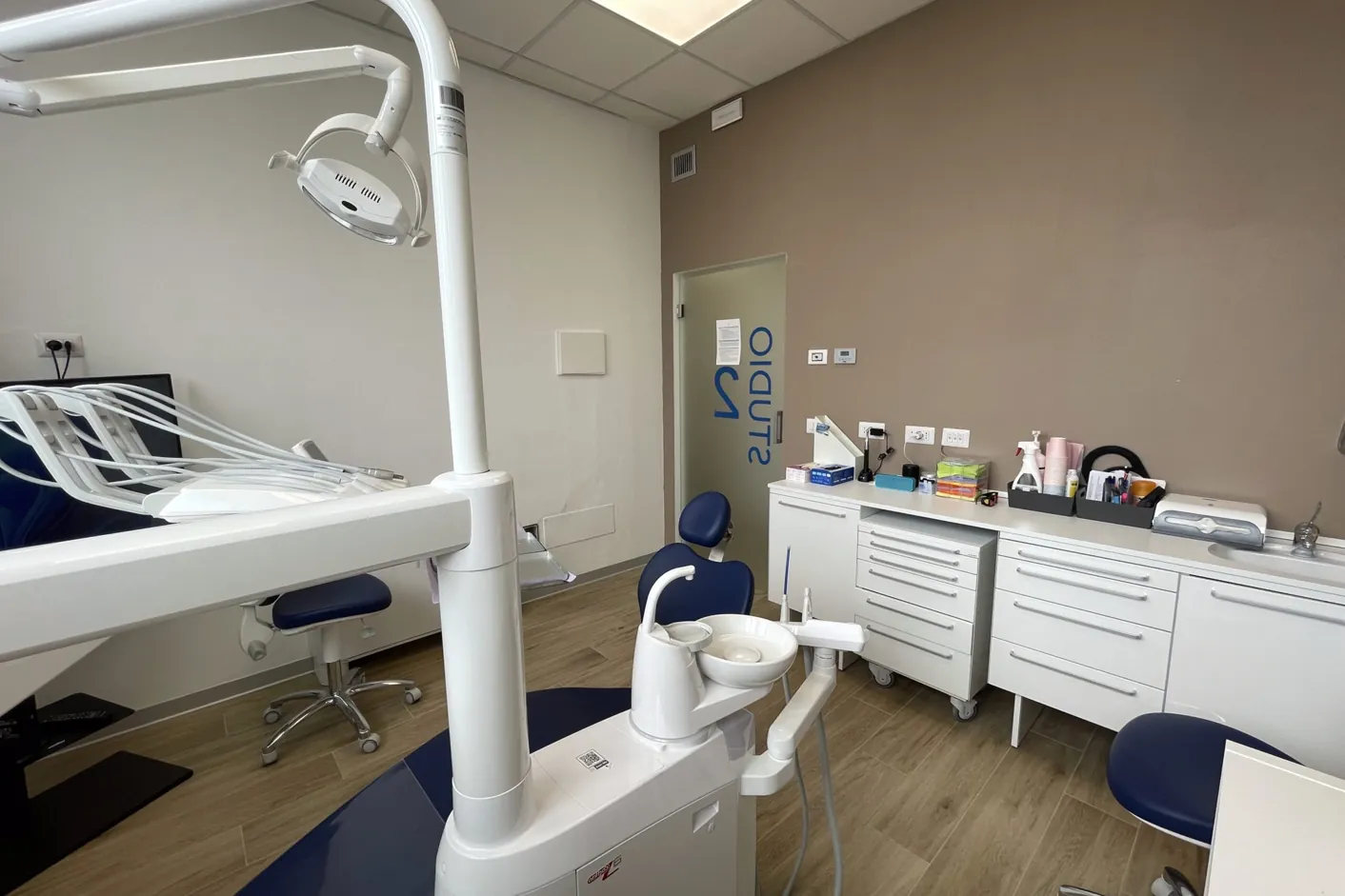 Una sala operativa dello studio dentistico del Dott. Edoardo Palla a Ghezzano