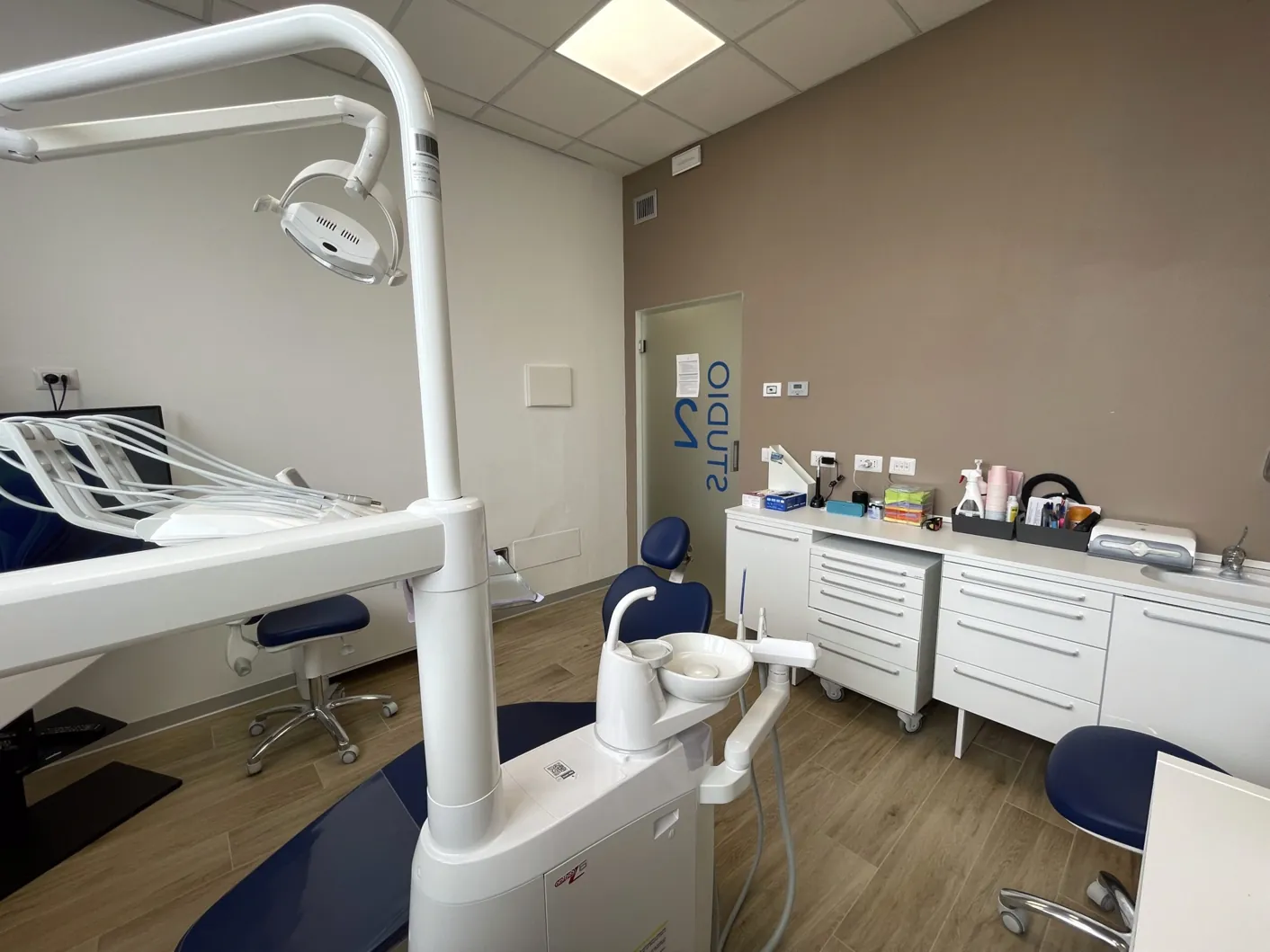 Una sala operativa dello studio dentistico del Dott. Edoardo Palla a Ghezzano