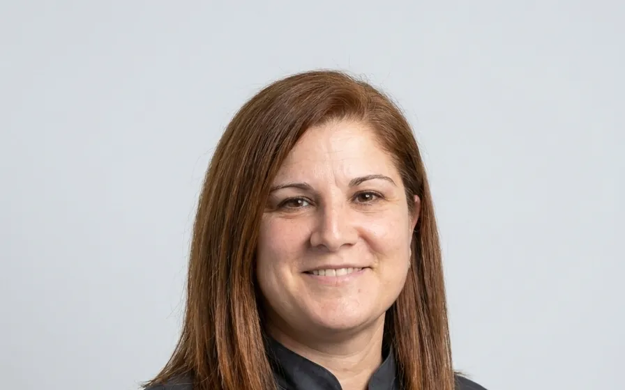 La Dott.ssa Anna Samaritani, dentista dello studio dentistico di Ghezzano, Pisa, che si occupa di morso aperto bambini